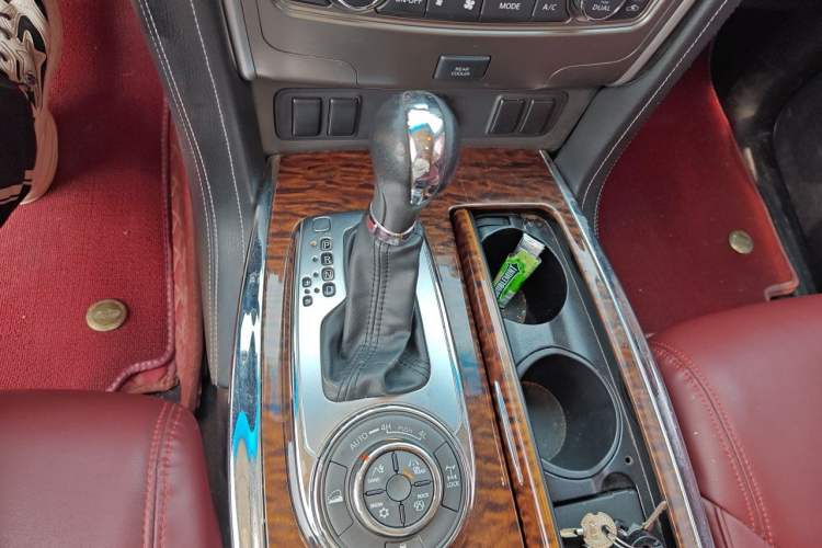 Used Nissan Patrol 2017 4.0L Parallel Import Gear Lever