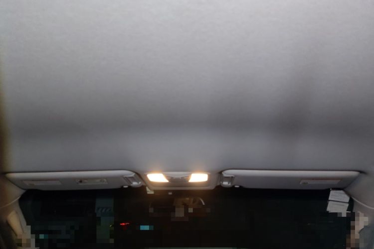 Used Nissan Patrol 2017 4.0L XE Middle East Version Headliner