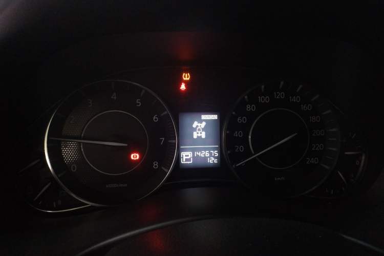 Used Nissan Patrol 2017 4.0L SE U.S.-Spec Version Instrument Cluster