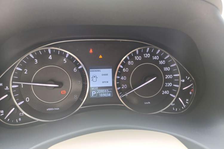 Used Nissan Patrol 2017 Y62 4.0L SE-T2 BOSE – Middle East Instrument Cluster