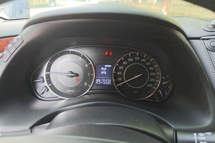 Used Nissan Patrol 2017 4.0L SE U.S.-Spec Version Instrument Cluster