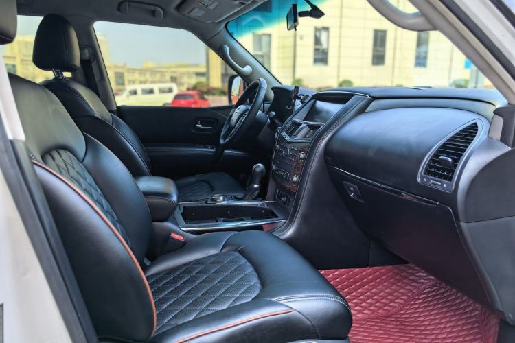 Used Nissan Patrol 2017 4.0L SE U.S.-Spec Version Interior 2