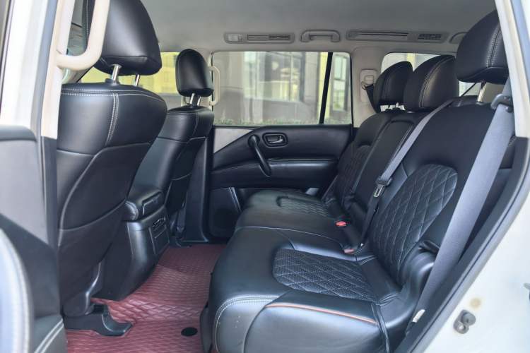 Used Nissan Patrol 2017 4.0L SE U.S.-Spec Version Interior 3