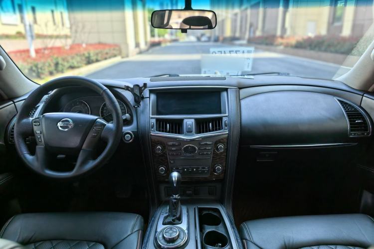 Used Nissan Patrol 2017 4.0L SE U.S.-Spec Version Interior 4