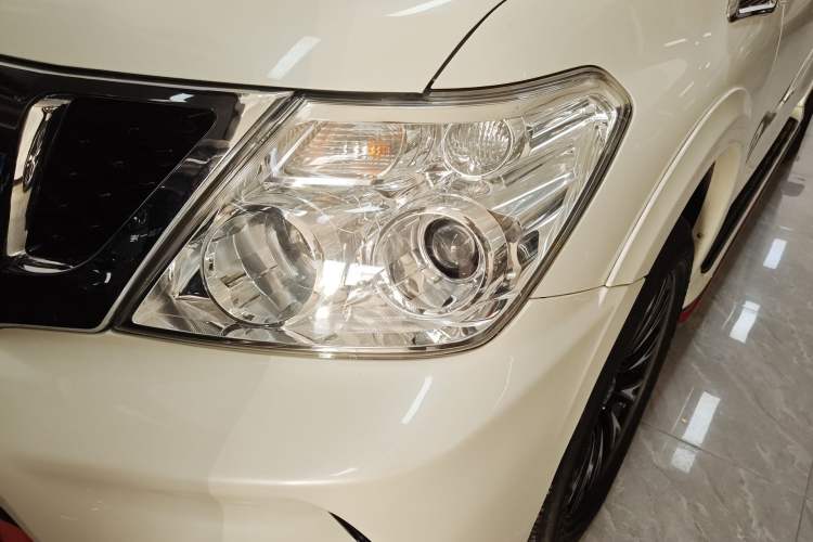 Used Nissan Patrol 2017 4.0L SE U.S.-Spec Version Left Front Headlight