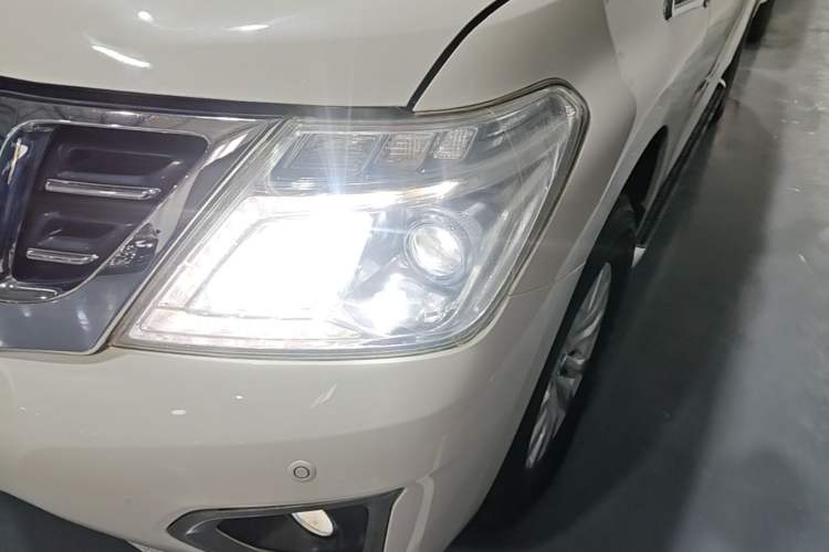 Used Nissan Patrol 2017 4.0L SE U.S.-Spec Version Left Front Headlight
