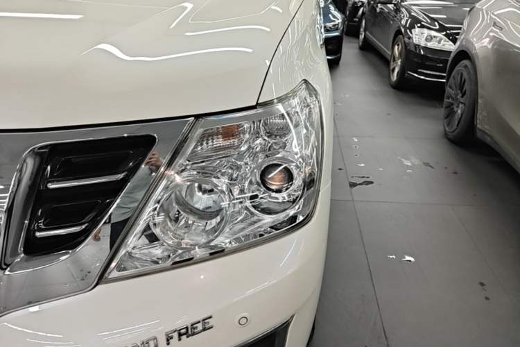 Used Nissan Patrol 2017 4.0L XE Middle East Version Left Front Headlight