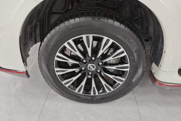 Used Nissan Patrol 2017 Y62 4.0L LE Middle East Edition Left Front Wheel Hub