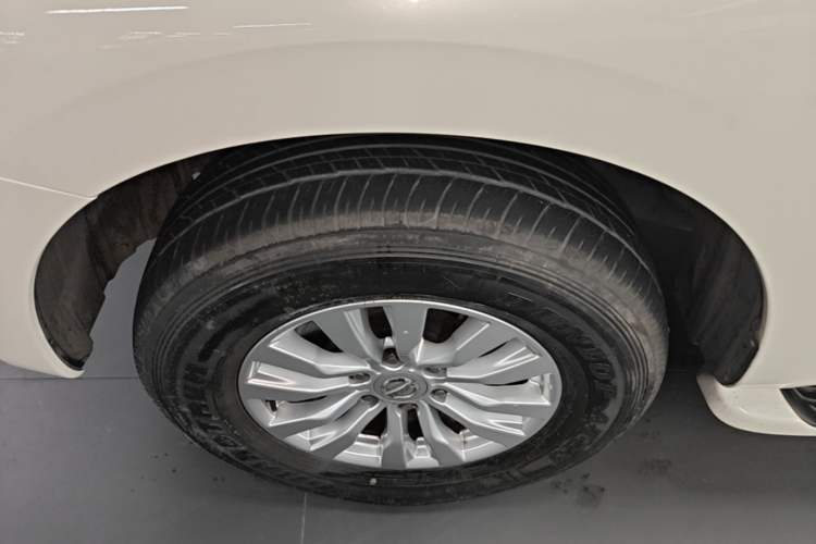Used Nissan Patrol 2017 4.0L XE Middle East Version Left Front Wheel Hub