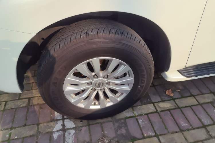 Used Nissan Patrol 2017 4.0L SE U.S.-Spec Version Left Front Wheel Hub