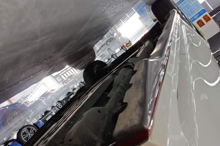 Used Nissan Patrol 2017 Y62 4.0L LE Middle East Edition Left Side Sill