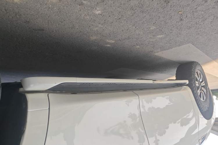 Used Nissan Patrol 2017 4.0L XE Middle East Version Left Side Sill