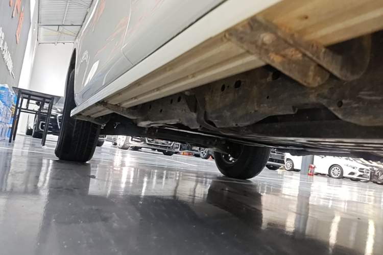 Used Nissan Patrol 2017 4.0L SE U.S.-Spec Version Left Side Sill