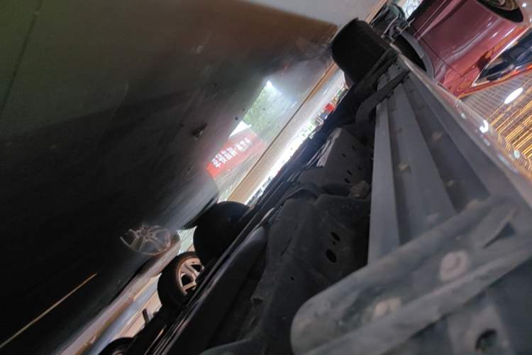Used Nissan Patrol 2017 5.6L Standard Edition Left Side Sill