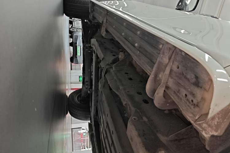 Used Nissan Patrol 2017 4.0L XE Middle East Version Left Side Sill