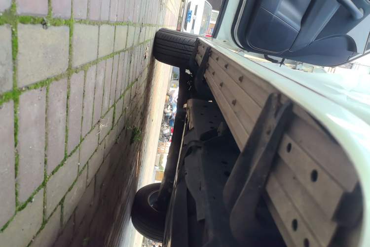 Used Nissan Patrol 2017 4.0L SE U.S.-Spec Version Left Side Sill