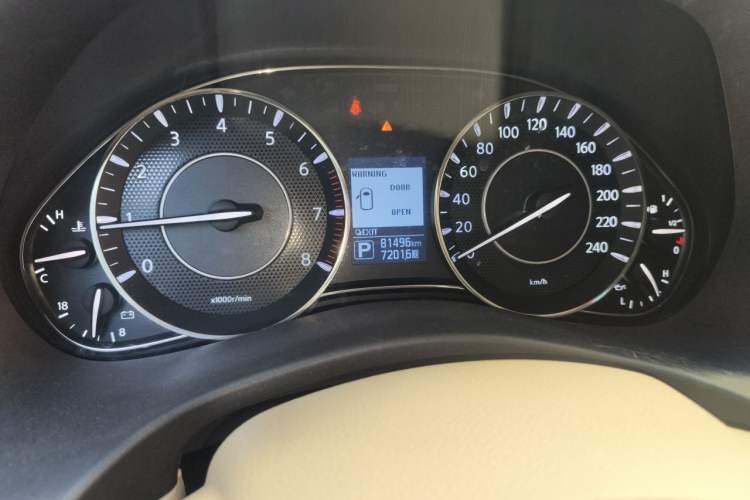 Used Nissan Patrol 2017 4.0L XE Middle East Version Odometer Close Up