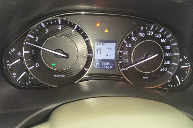 Used Nissan Patrol 2017 4.0L SE U.S.-Spec Version Odometer Close Up