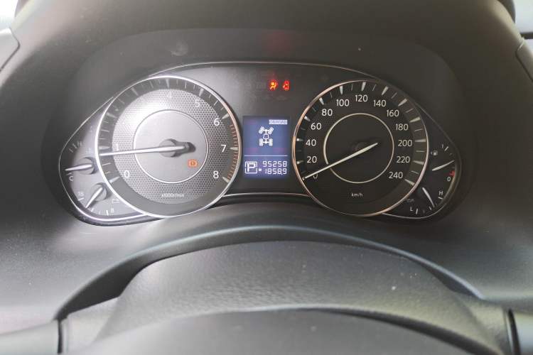 Used Nissan Patrol 2017 4.0L SE U.S.-Spec Version Odometer Close Up
