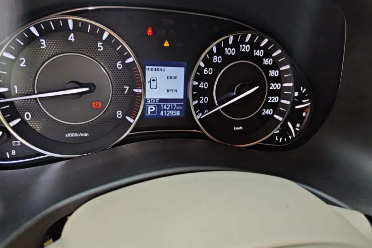 Used Nissan Patrol 2017 Y62 4.0L SE-T2 BOSE – Middle East Odometer Close Up