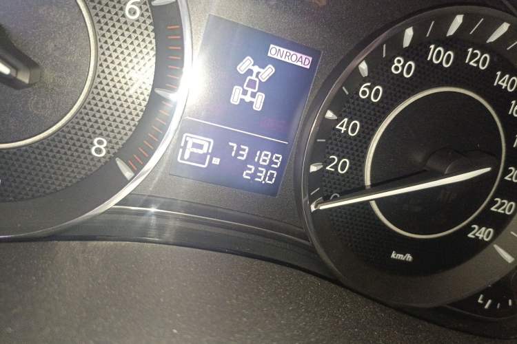 Used Nissan Patrol 2017 4.0L XE Middle East Version Odometer Close Up