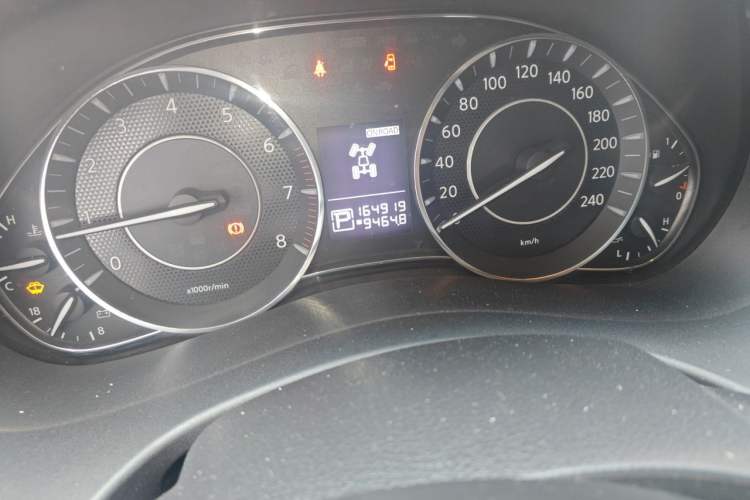 Used Nissan Patrol 2017 4.0L SE U.S.-Spec Version Odometer Close Up
