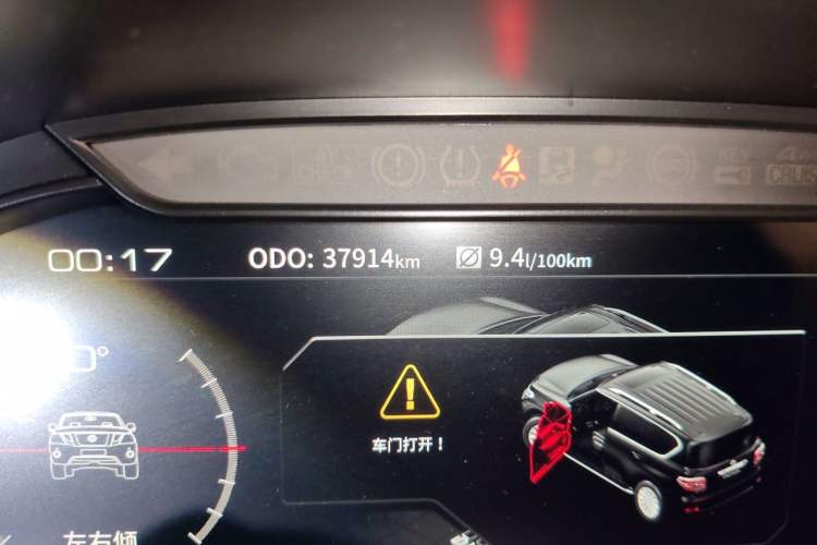 Used Nissan Patrol 2017 4.0L XE Middle East Version Odometer Close Up