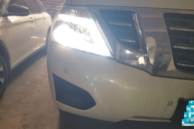 Used Nissan Patrol 2017 4.0L XE Middle East Version Right Front Headlight