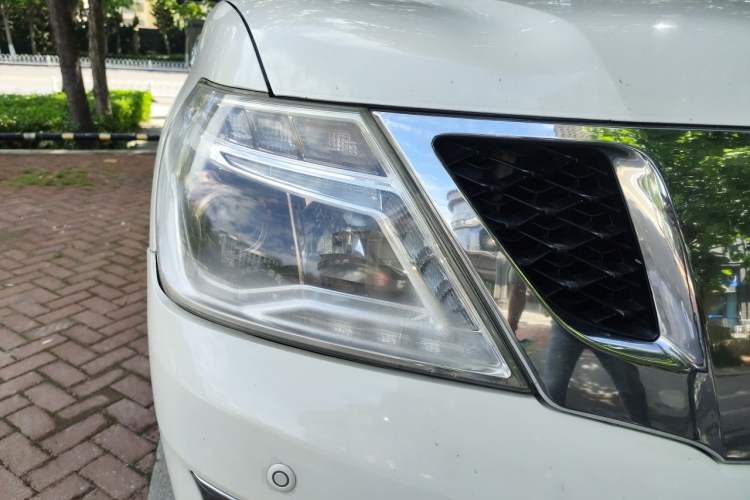 Used Nissan Patrol  Right Front Headlight