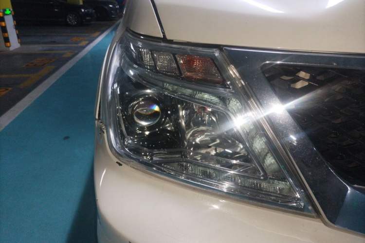 Used Nissan Patrol 2017 4.0L Parallel Import Right Front Headlight