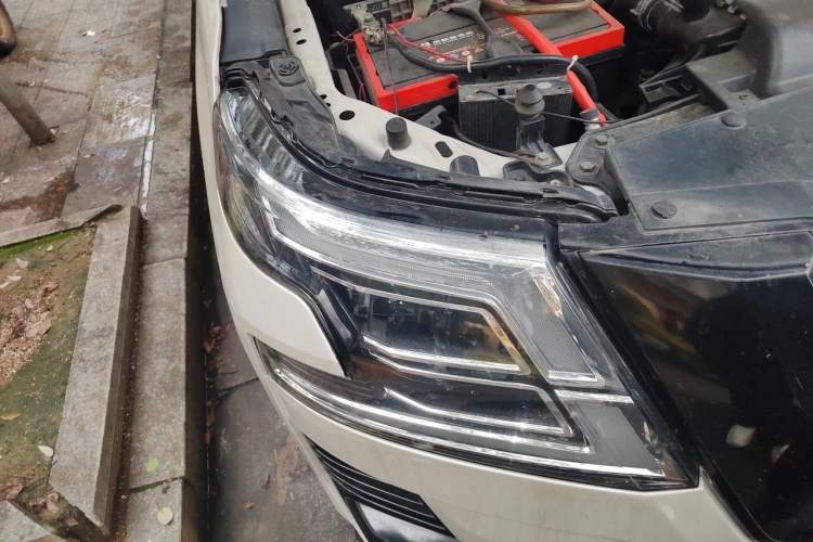 Used Nissan Patrol  Right Front Headlight