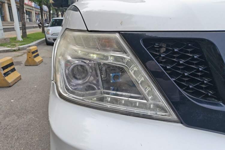 Used Nissan Patrol  Right Front Headlight