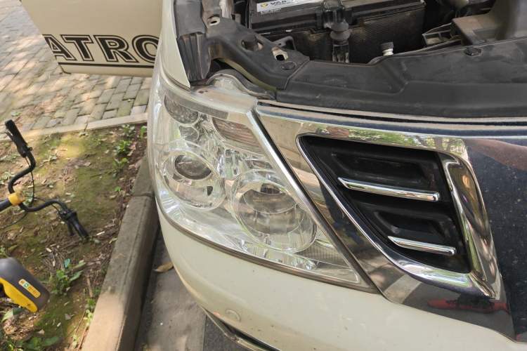 Used Nissan Patrol 2017 4.0L SE U.S.-Spec Version Right Front Headlight