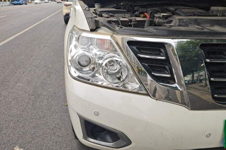 Used Nissan Patrol  Right Front Headlight