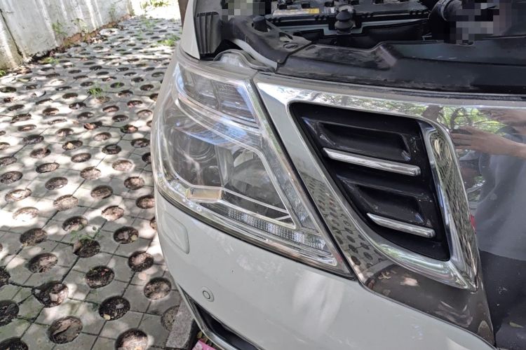 Used Nissan Patrol 2017 Y62 4.0L SE-T2 BOSE – Middle East Right Front Headlight