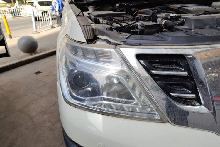 Used Nissan Patrol 2017 4.0L XE Middle East Version Right Front Headlight