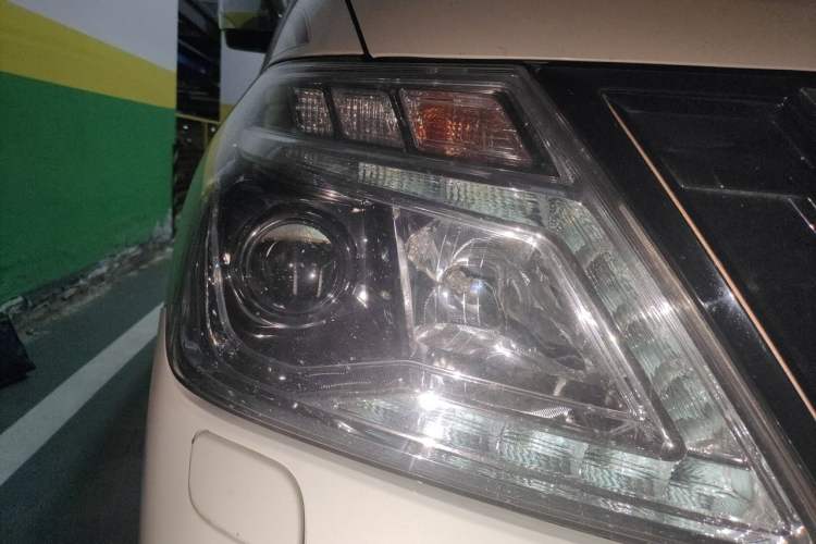 Used Nissan Patrol  Right Front Headlight
