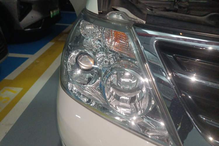 Used Nissan Patrol  Right Front Headlight