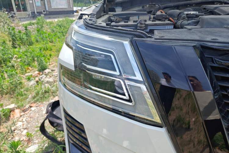 Used Nissan Patrol 2017 4.0L Parallel Import Right Front Headlight