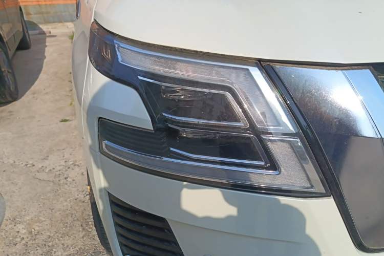 Used Nissan Patrol  Right Front Headlight