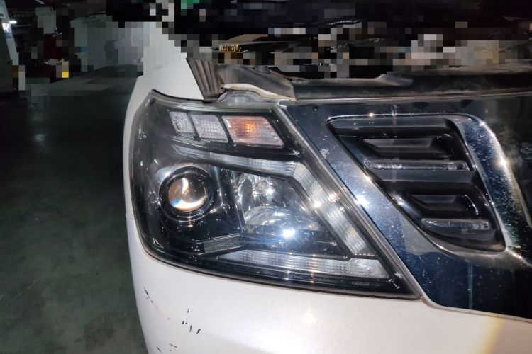 Used Nissan Patrol 2017 4.0L XE Middle East Version Right Front Headlight