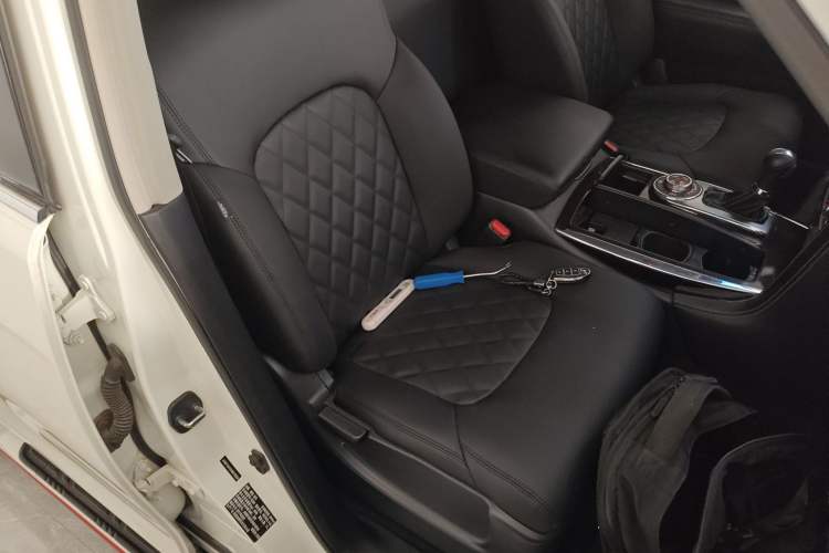Used Nissan Patrol 2017 4.0L SE U.S.-Spec Version Right Front Seat