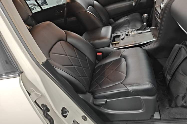 Used Nissan Patrol 2017 4.0L XE Middle East Version Right Front Seat