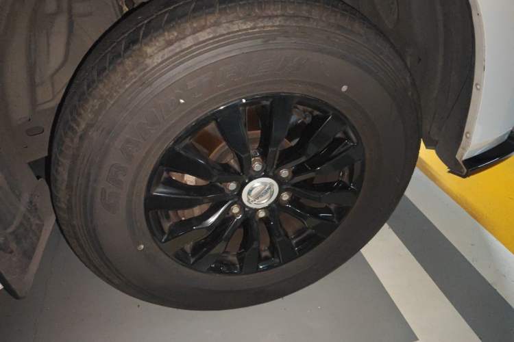 Used Nissan Patrol  Right Front Wheel Hub