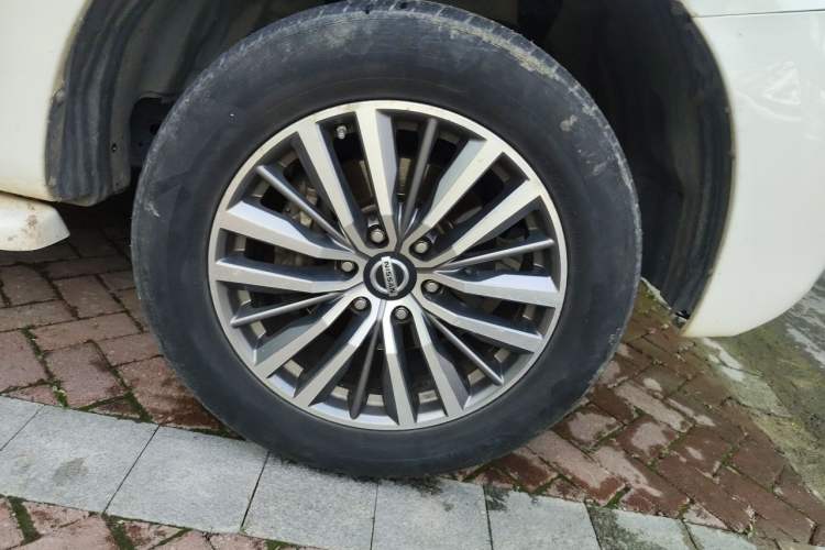 Used Nissan Patrol  Right Front Wheel Hub
