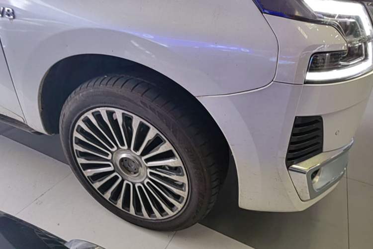 Used Nissan Patrol 2017 5.6L Standard Edition Right Front Wheel Hub