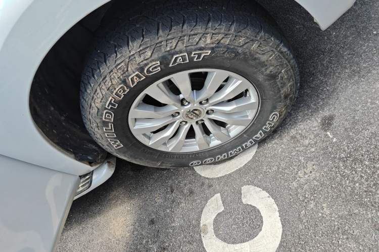 Used Nissan Patrol 2017 4.0L XE Middle East Version Right Front Wheel Hub