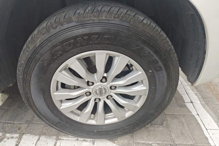 Used Nissan Patrol  Right Front Wheel Hub