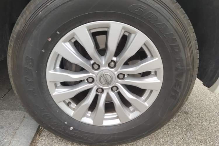 Used Nissan Patrol  Right Front Wheel Hub