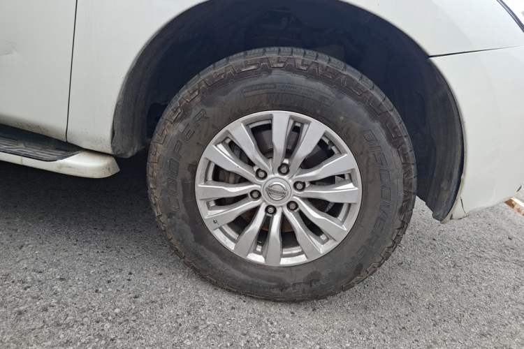 Used Nissan Patrol  Right Front Wheel Hub